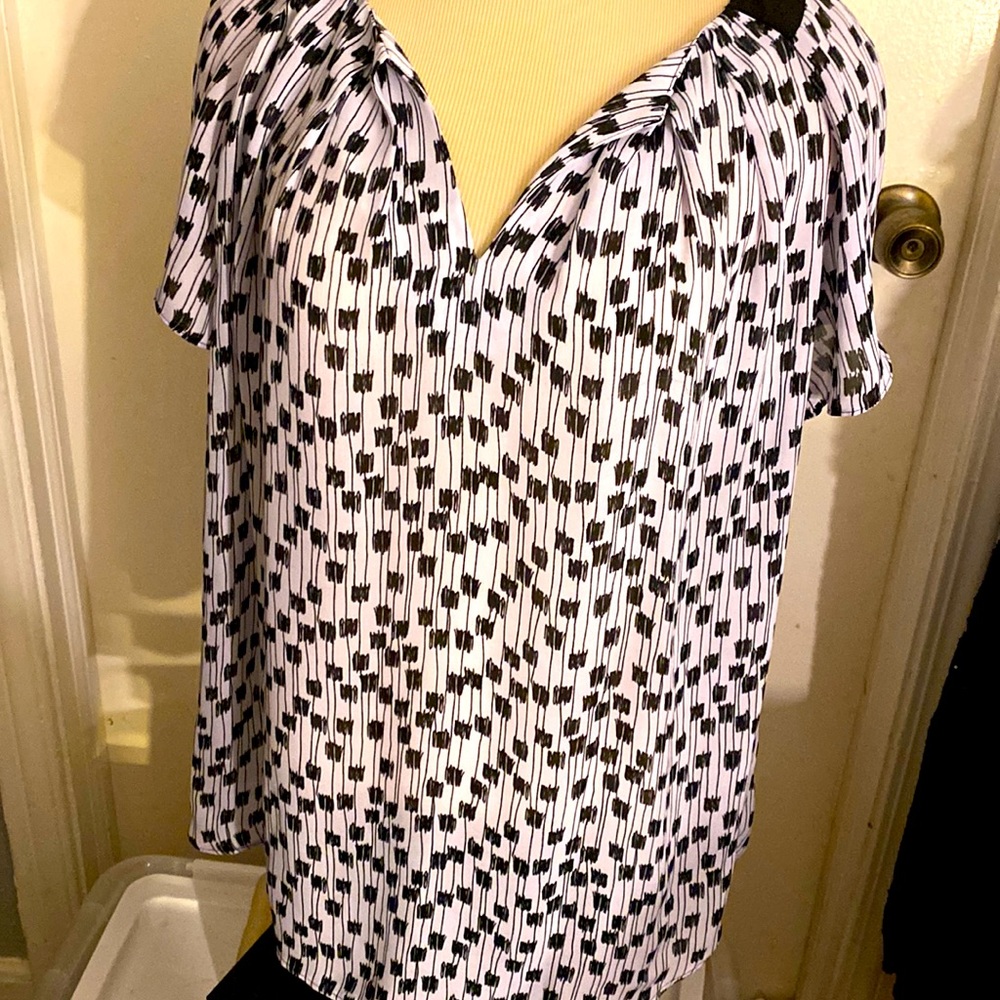 Black & white Worthington women sheer top with black collar size 1X